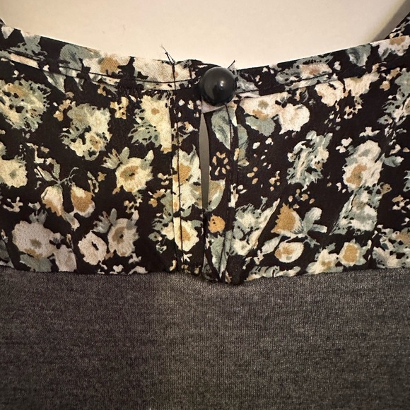Solemio Pleated Sheath Dress with Spaghetti Straps and flower print top - Picture 5 of 7